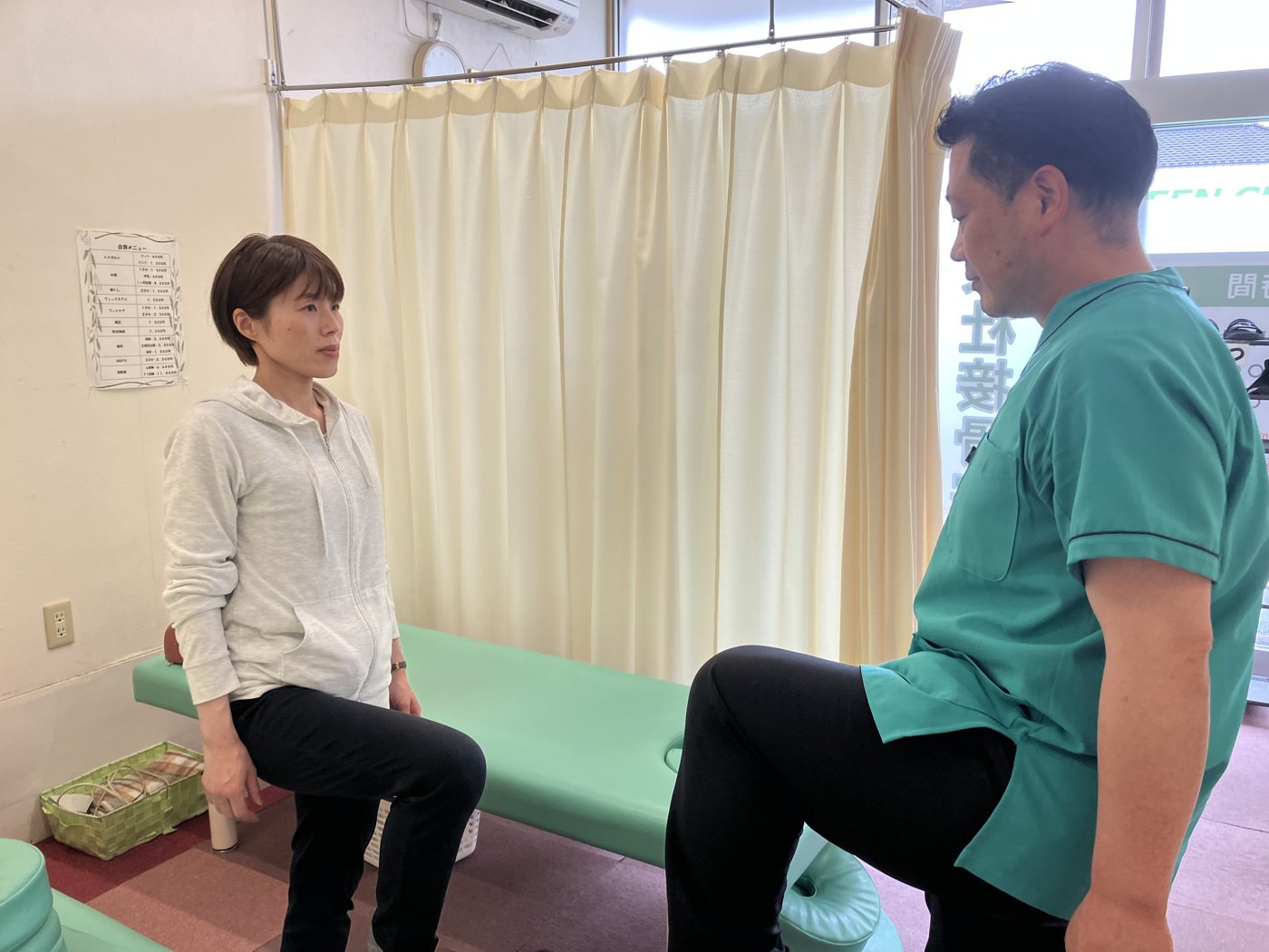 どの動きでつらくなるかを確かめます